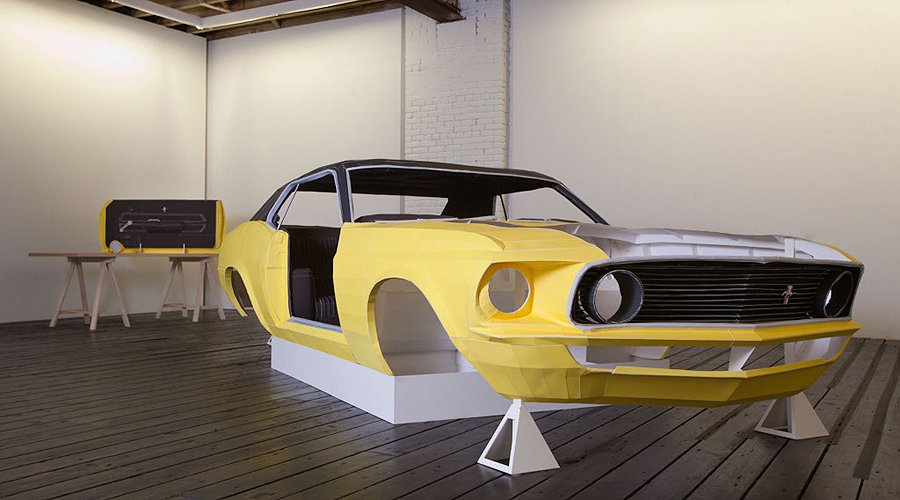 One Piece at a Time: Künstler baut Ford Mustang aus Papier