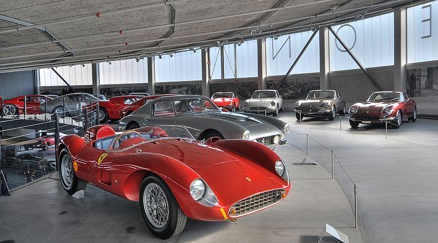 Mythos zu Besuch: Ferrari im Pantheon Basel