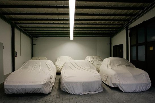 Einlauf der Legenden ins neue Porsche-Museum