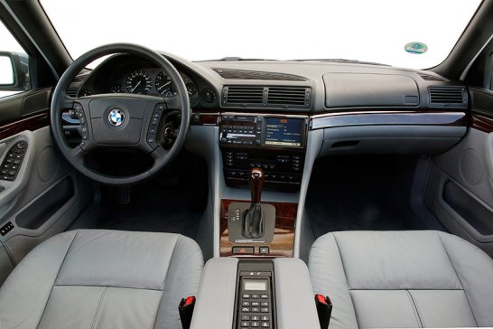 BMW 7er V12 Generationen: Heute ein König