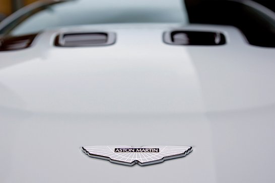 Aston Martin V12 Vantage Roadster: British Air Max 