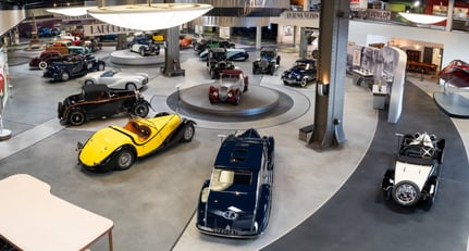 Long-running auto collection on Las Vegas Strip shutting its doors, The  Strip