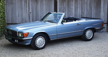 Mercedes 560 SL (1987) Japanese specification