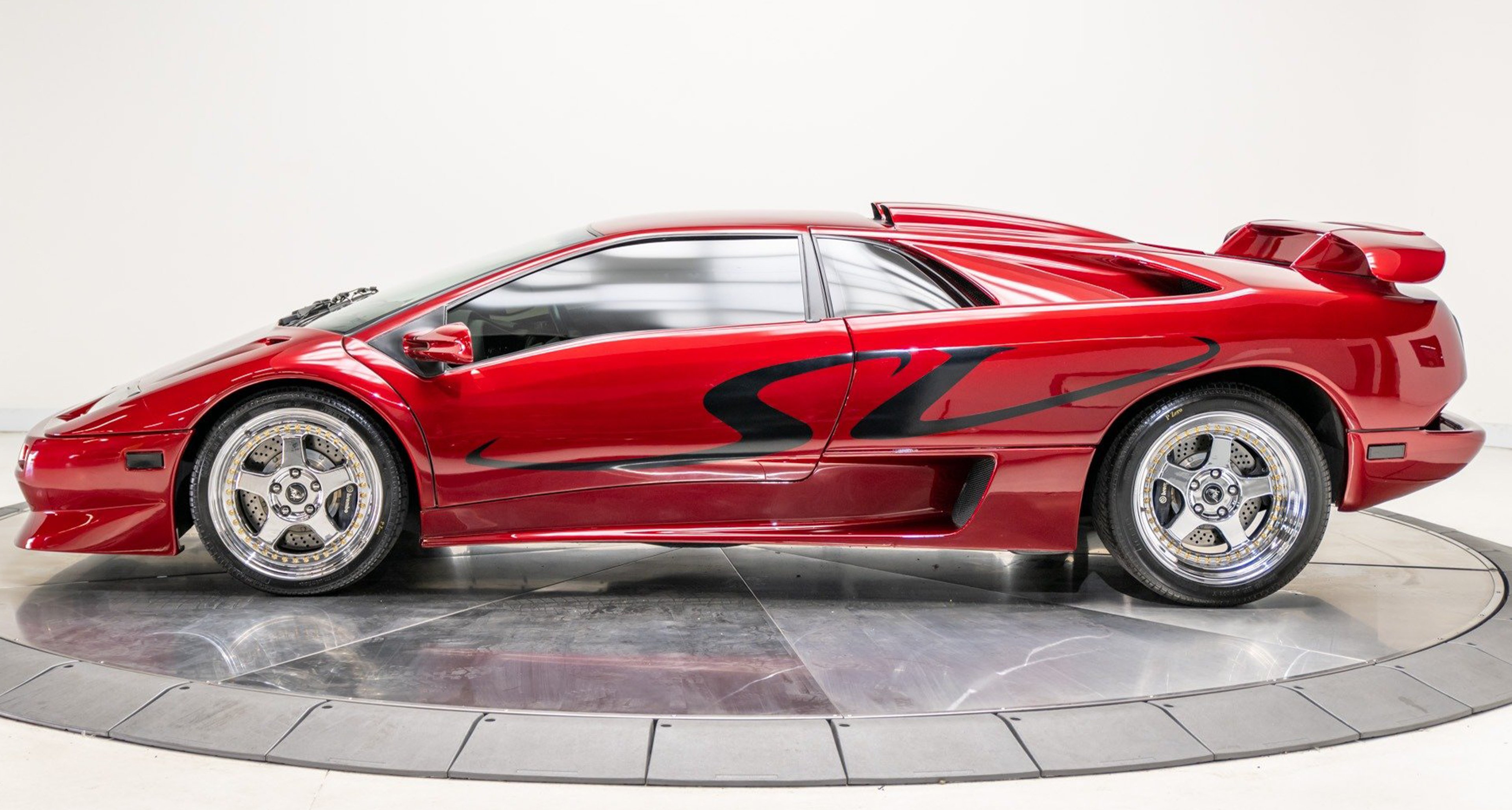 We're feeling bullish about this Lamborghini Diablo SV | Classic Driver  Magazine