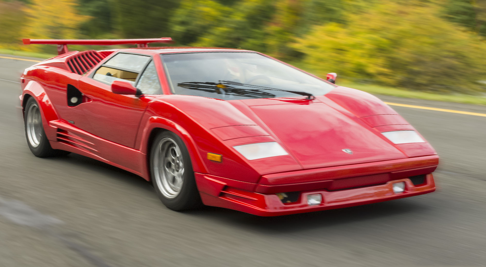 Lamborghini Countach с открытыми дверями