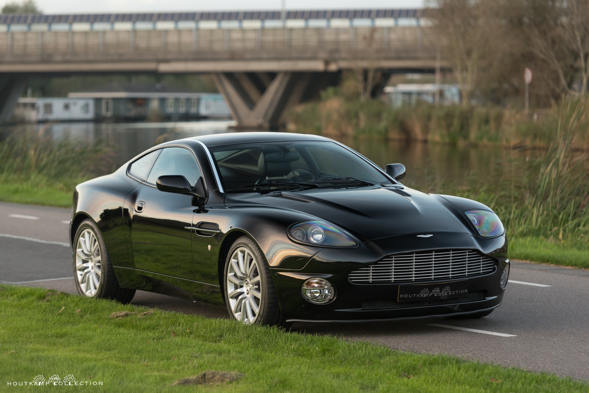 Aston Martin v12 Vanquish 2001