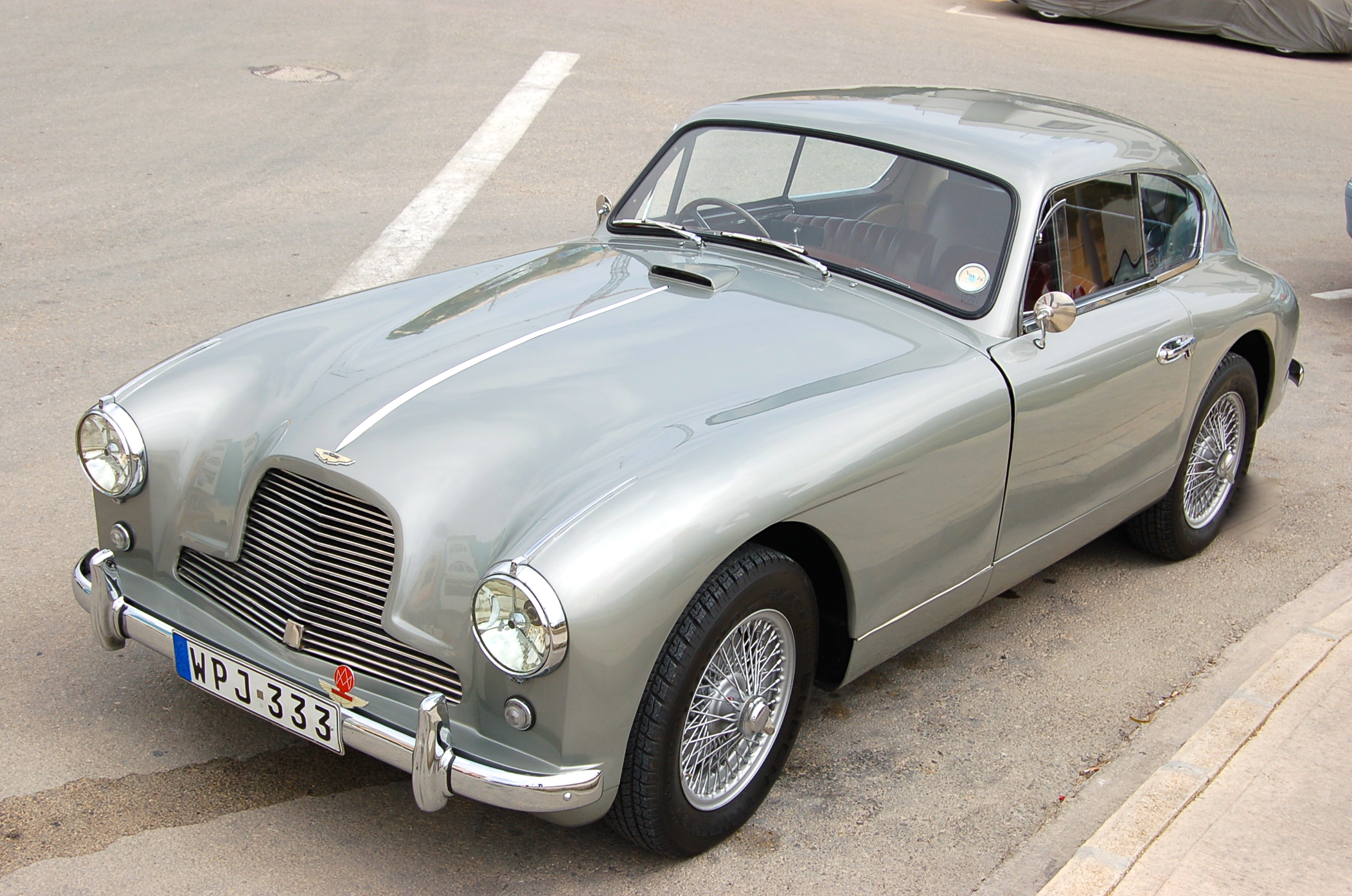 Aston martin db2 4