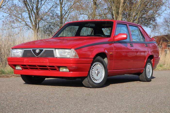 1988 Alfa Romeo 75 | Classic Driver Market