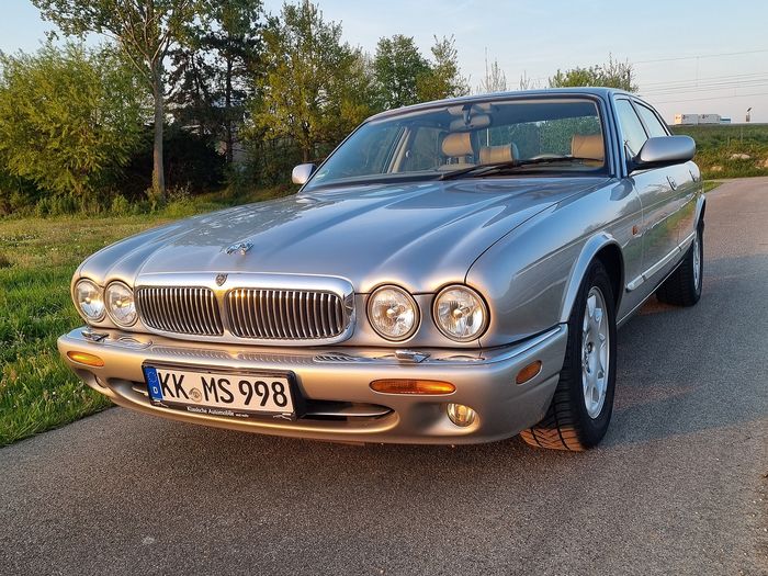 1998 Jaguar XJ8 | Classic Driver Market