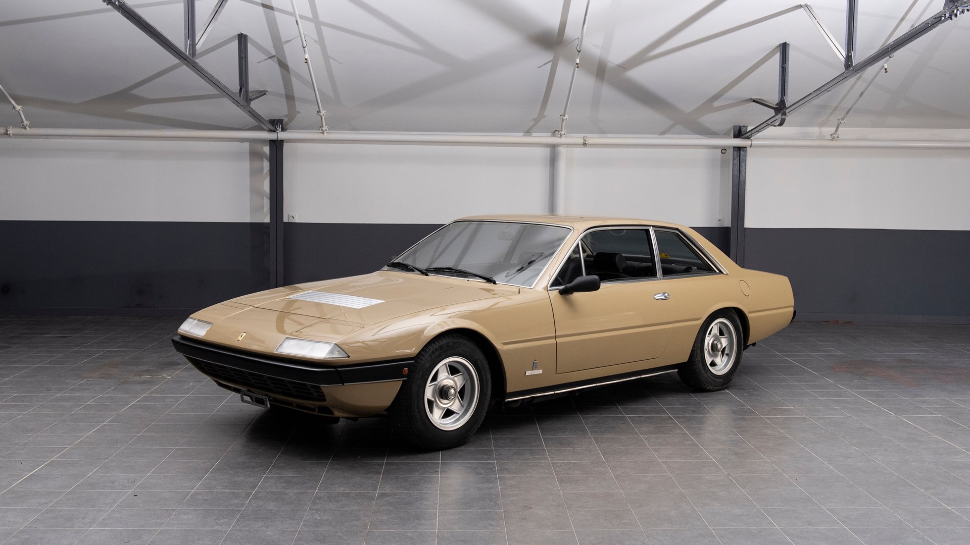 1976 Ferrari 365 - GT4 2+2 | Classic Driver Market