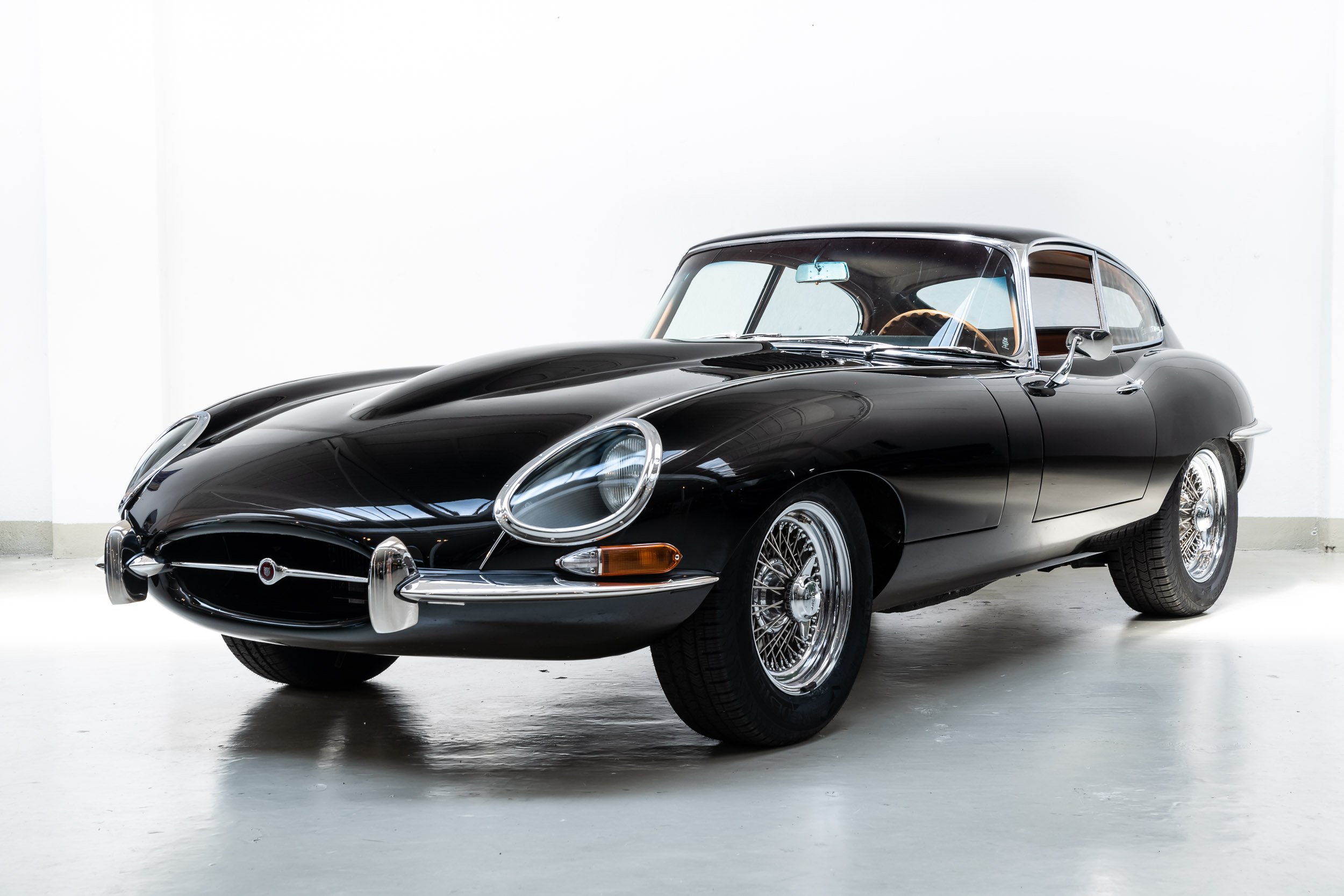 E type перевод. Ягуар e Type 1966. Ягуар e-Type 1966 купе. Jaguar e-Type Series 1. Jaguar e-Type si 4.2 АРС.