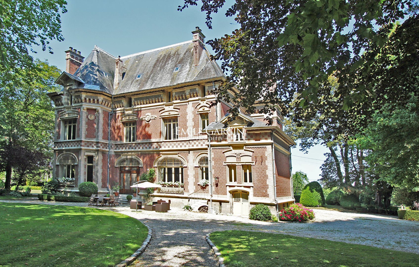 Mansion on 3.2 hectares for sale in the Somme, 20 mins from Saint ...