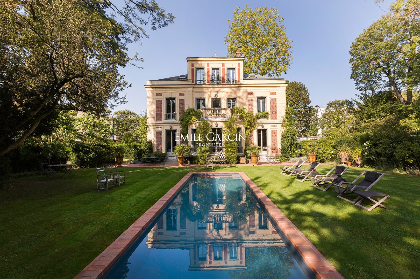 Exclusive property for sale in Versailles | Classic Driver Market