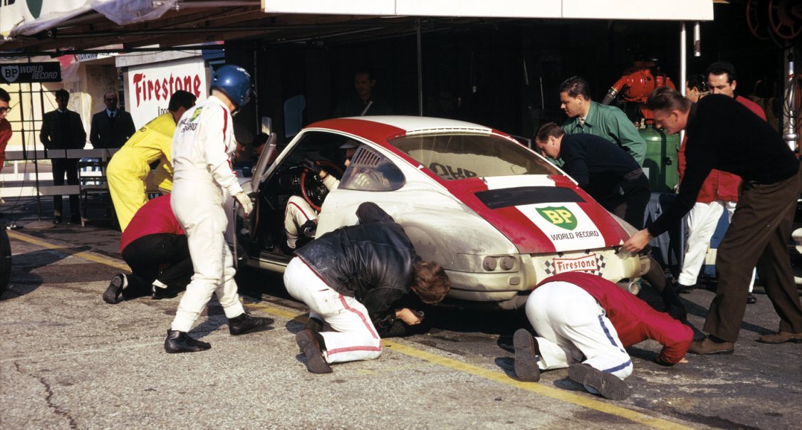 Ferdinand Piëch's ground-breaking 1967 Porsche 911 R is still the lightest  of all 911s | Classic Driver Magazine