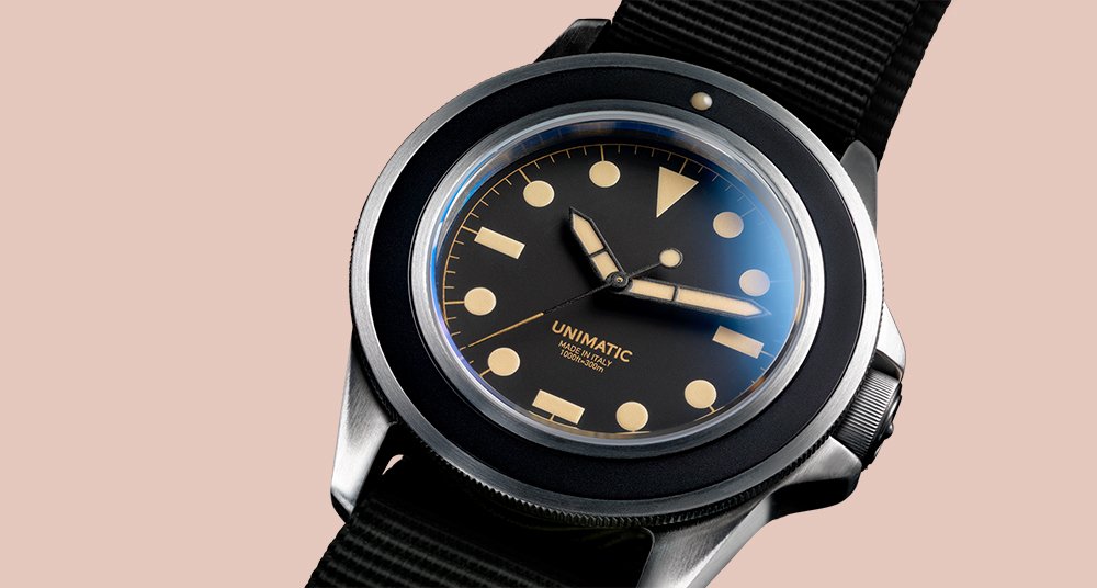 beautifully minimalist dive watches 