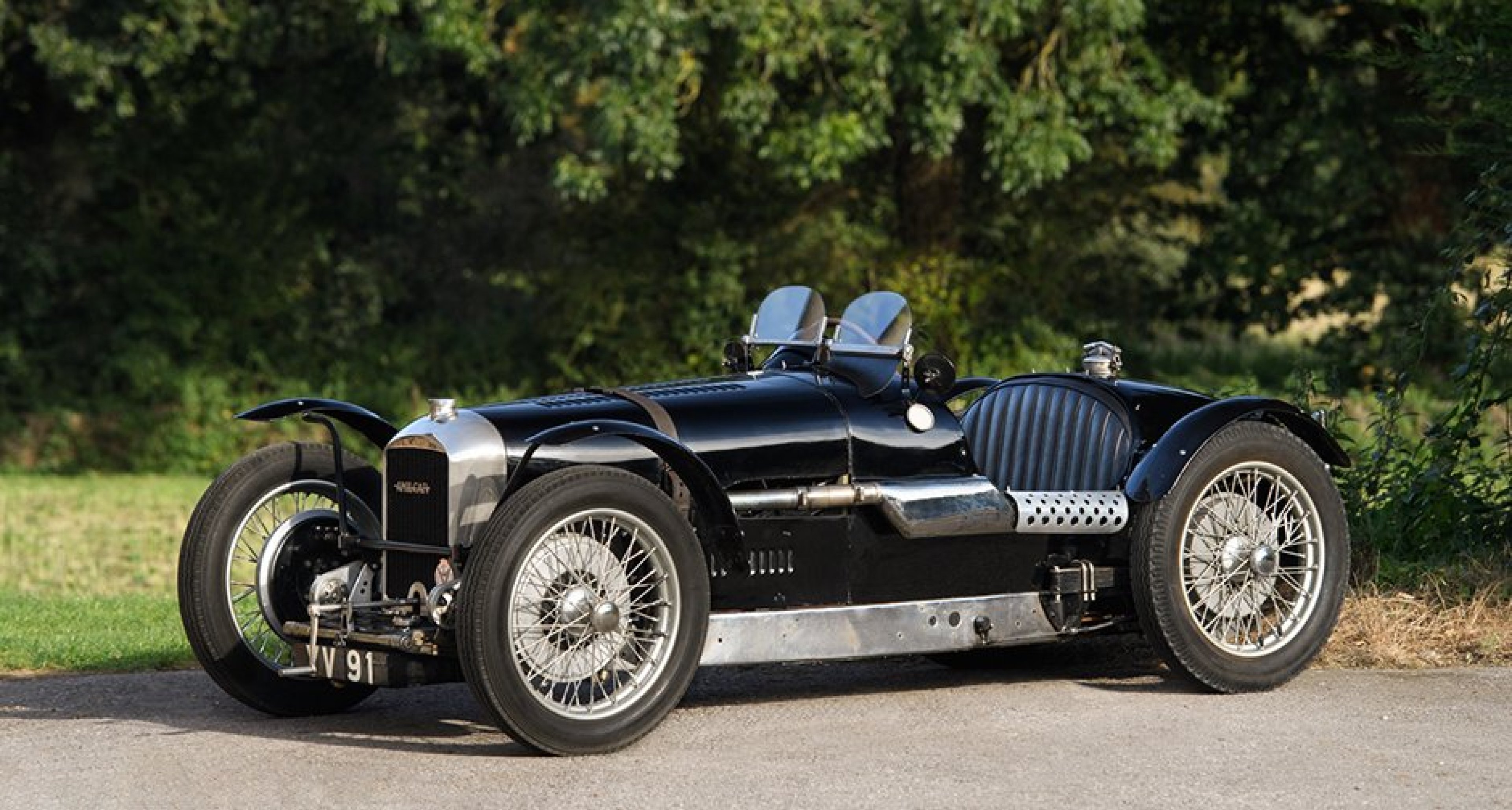 Roaring Twenties to roaring twenties in this astounding Amilcar