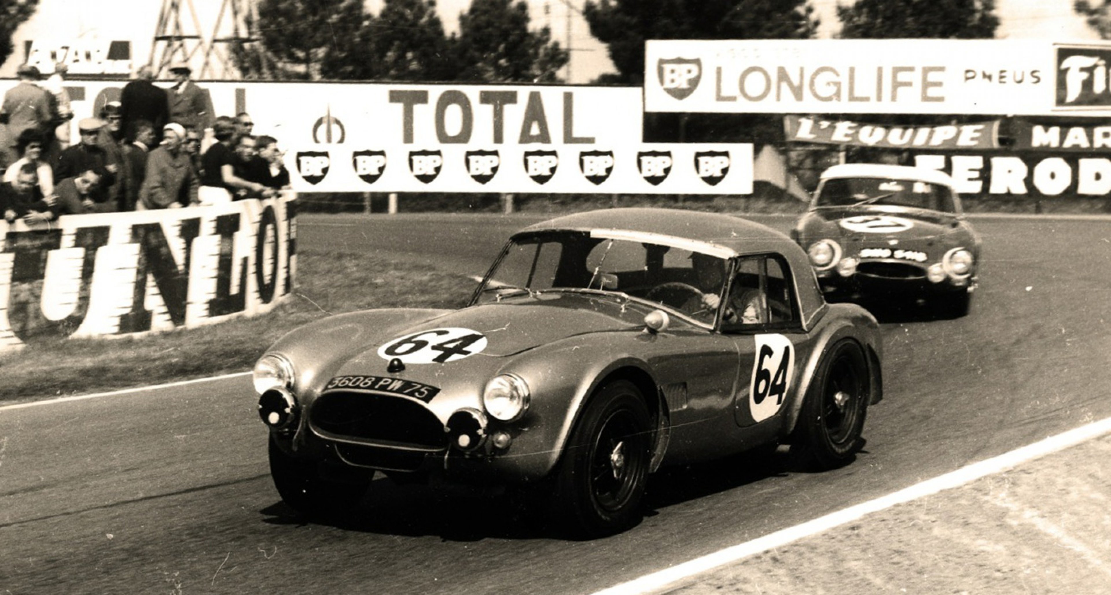 Privateer Entry Ac Cobra An Early Addition To Artcurial S Le Mans Classic Auction Classic Driver Magazine