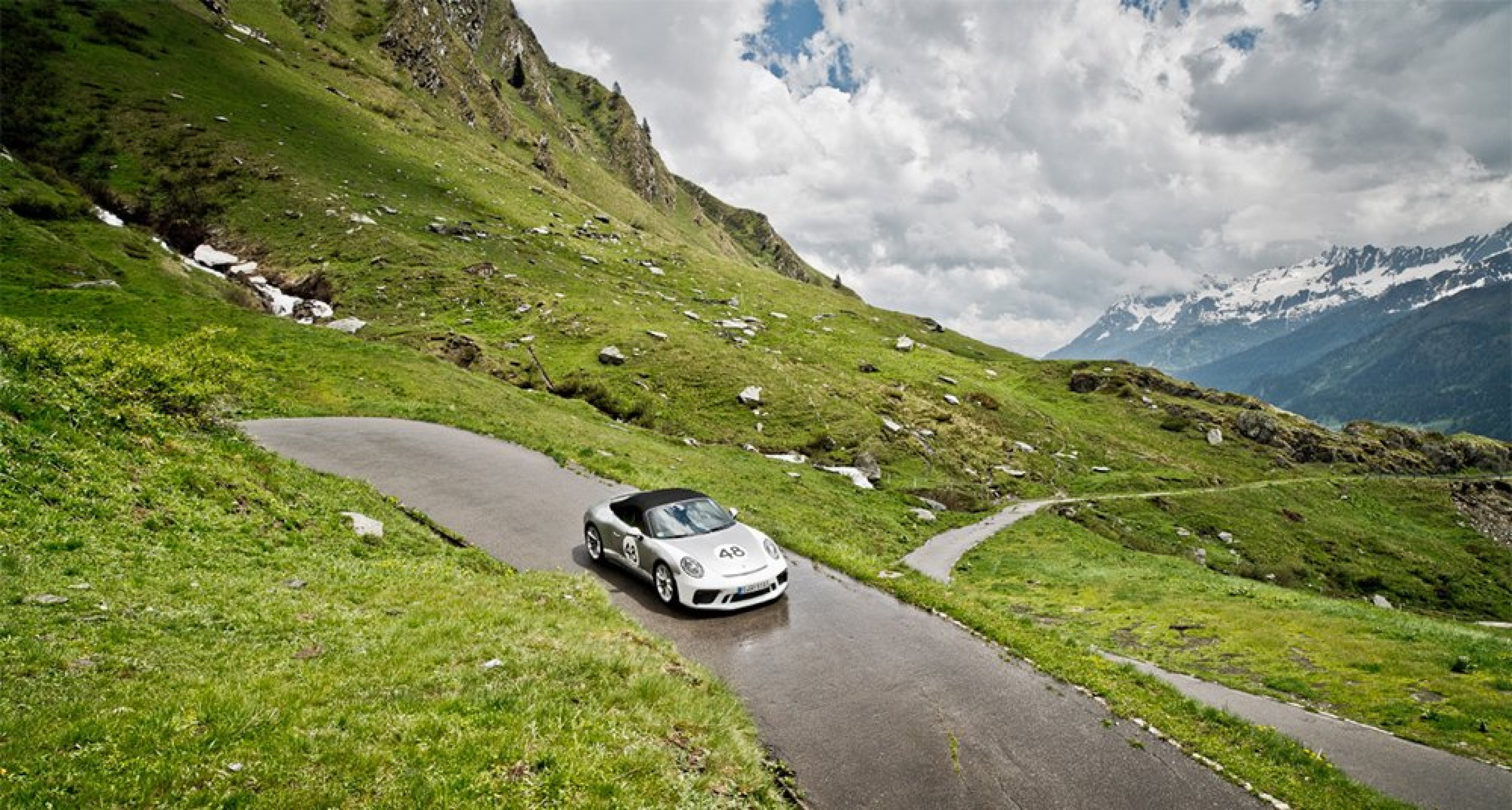 Five generations of Porsche Speedster – summit on the Gotthard Pass ...