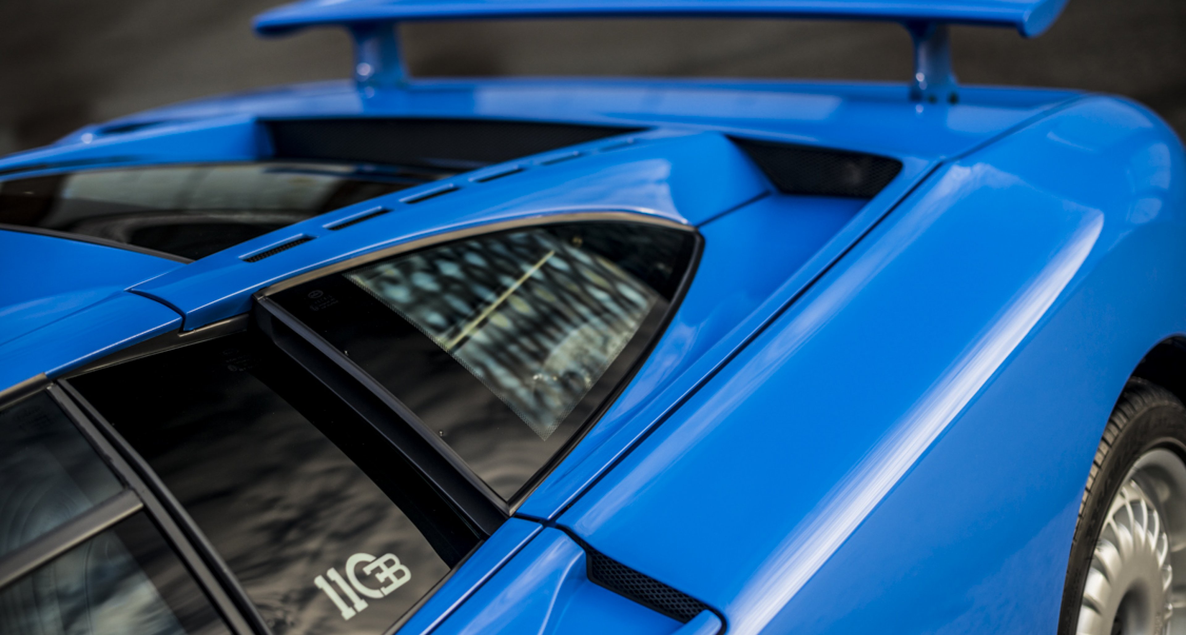 Tricolore à Grande Vitesse — This supercar trio is heading to Paris ...