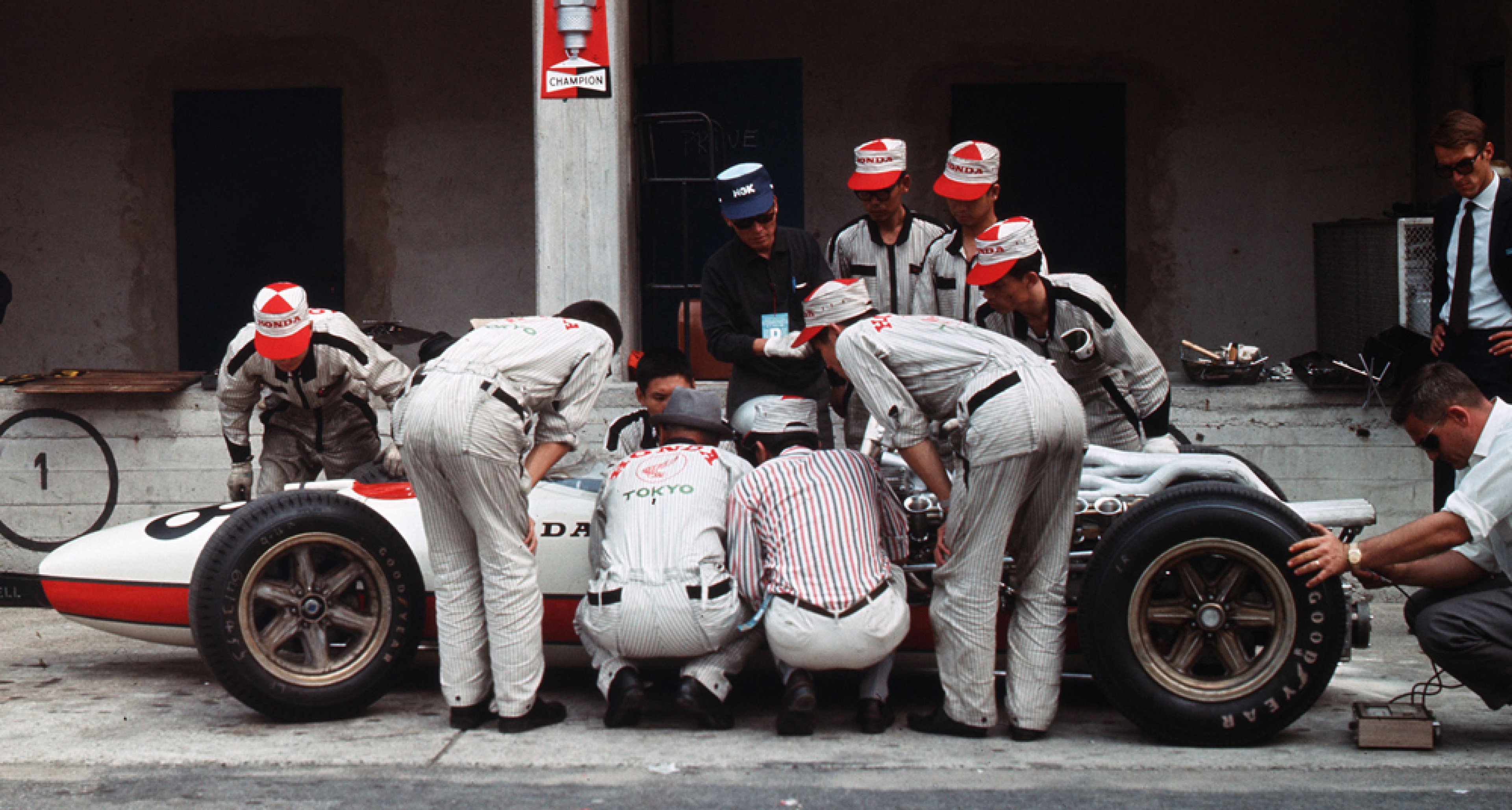 Snapshot 1966 Not a good day for Honda Racing Classic 