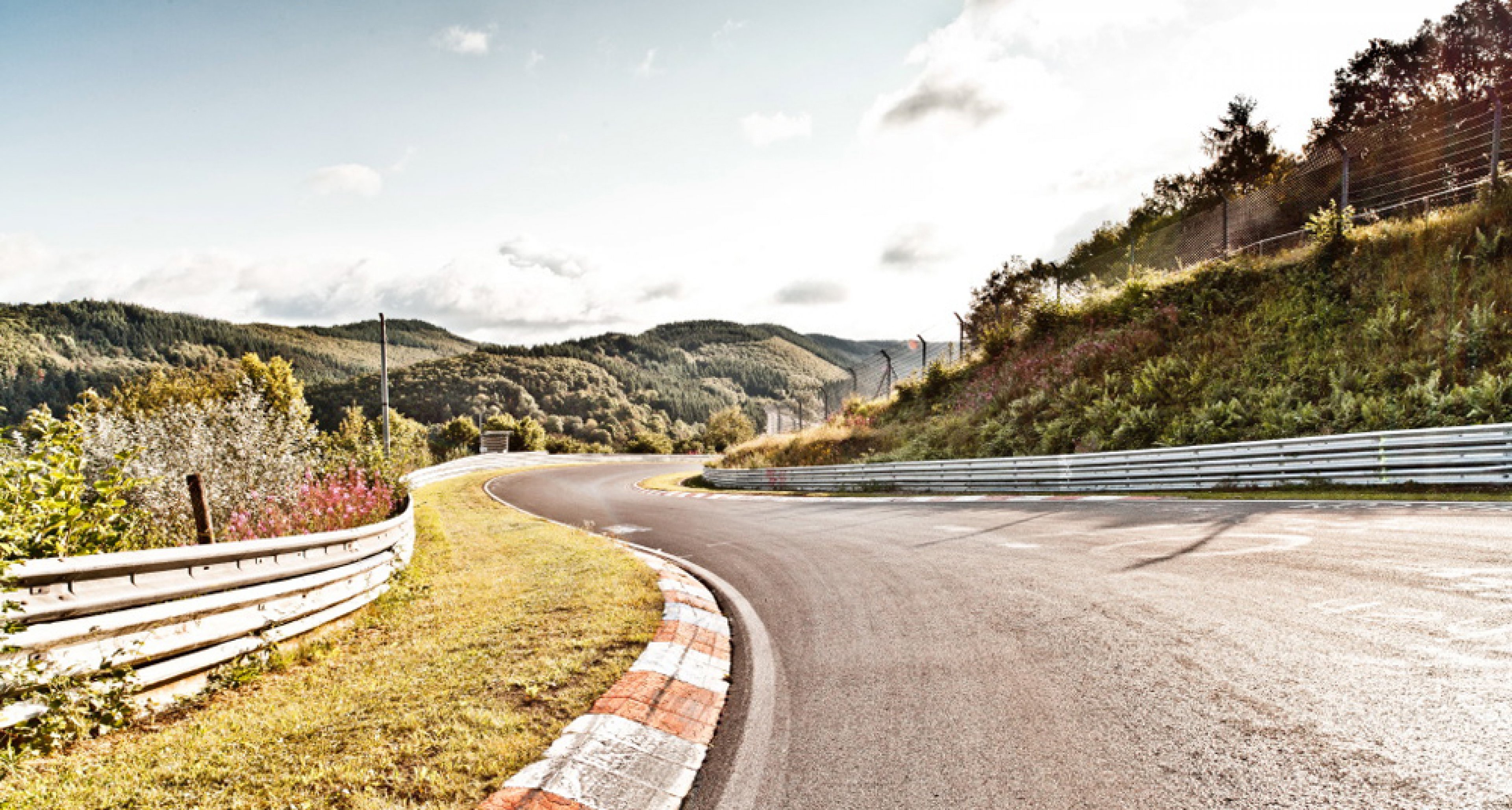 Nürburgring record-hunters at dawn: Porsche 956 and 918 Spyder ...