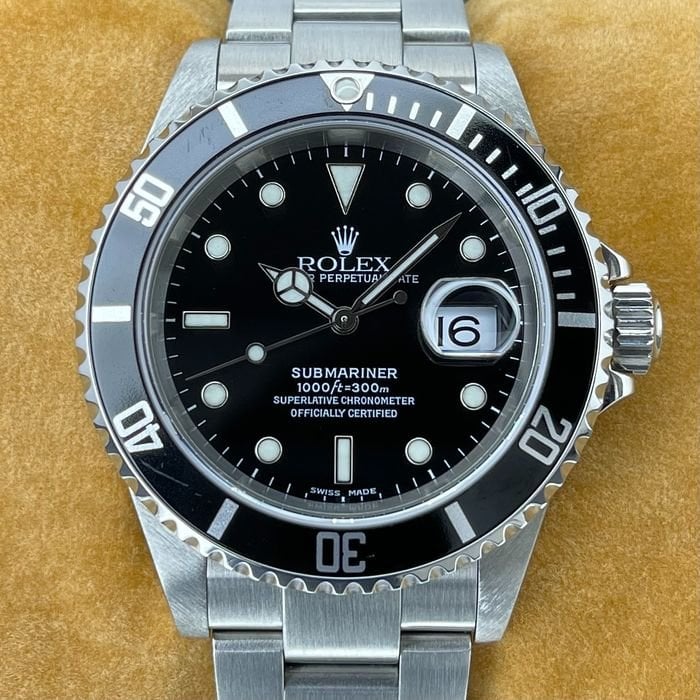 Rolex - Submariner Date, Black Dial - 16610 - Unisex - 2000-2010 