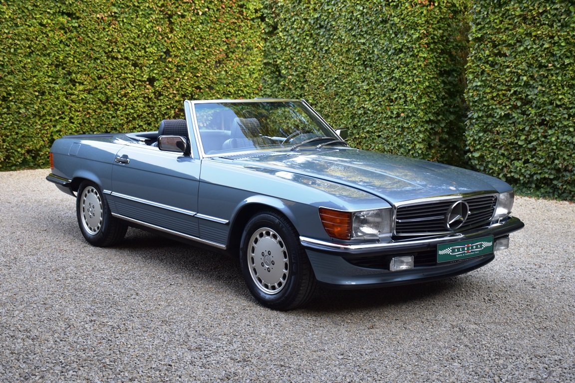 1987 Mercedes-Benz SL - 560 SL. Japanese version and only 37.800 km ...