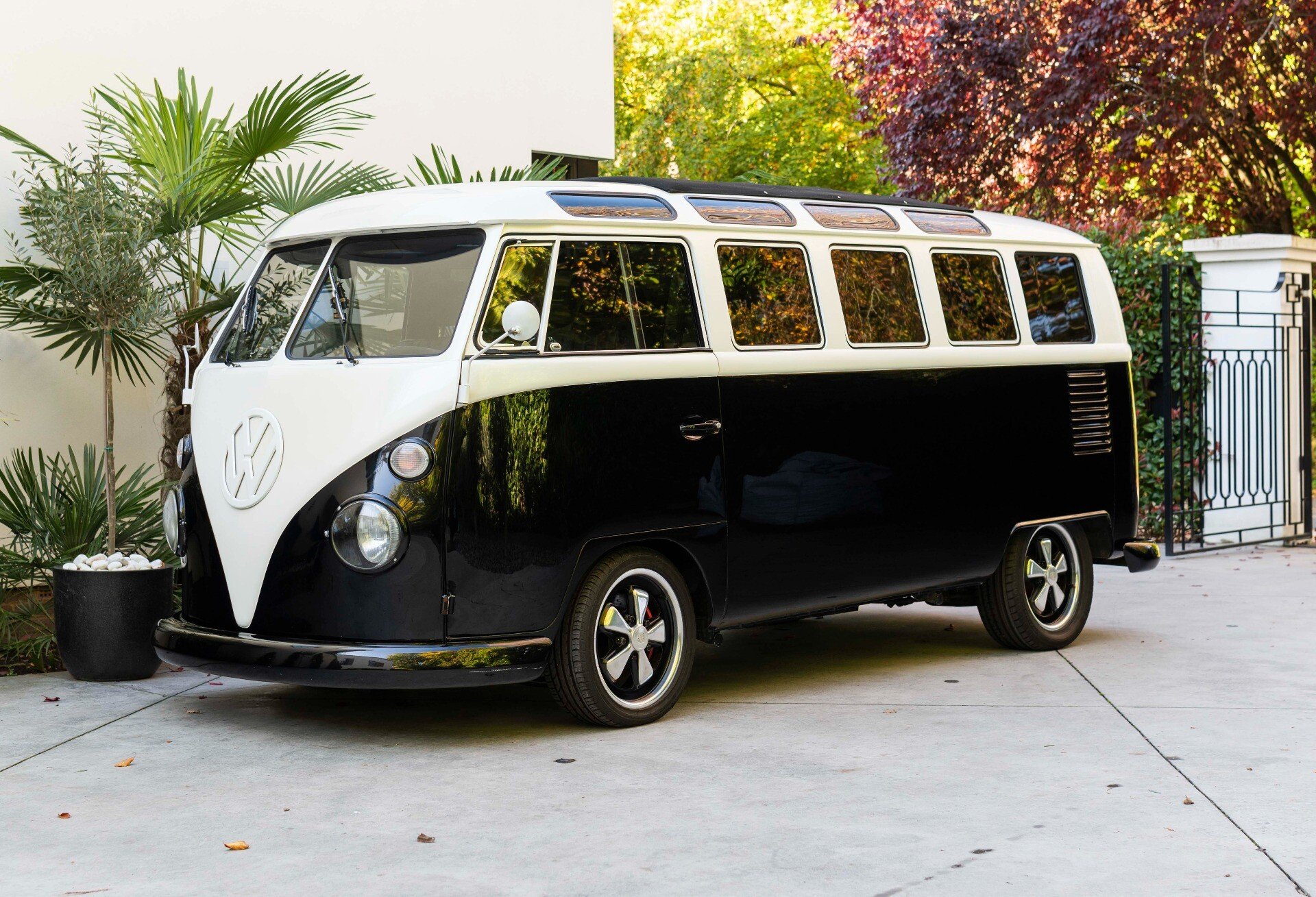 1965 VW T1 - 21 Window Samba Porsche Resto-Mod | Classic Driver Market