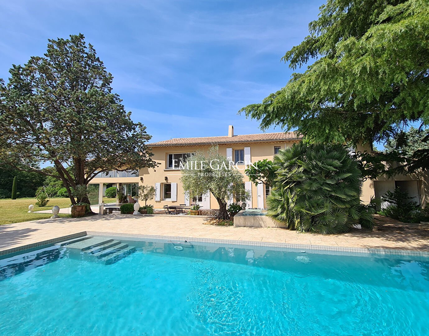 Magnificent property on 2.6 hectares for sale near Nîmes | Classic ...