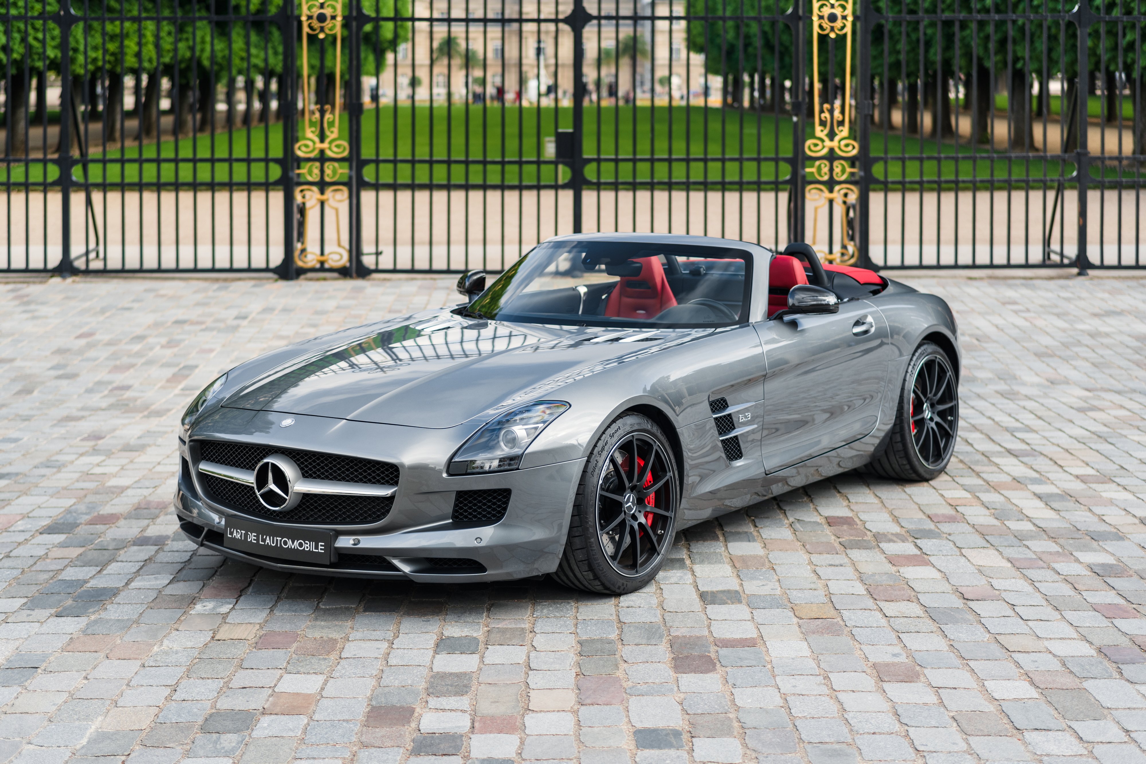 Mercedes SLS AMG Roadster Pink